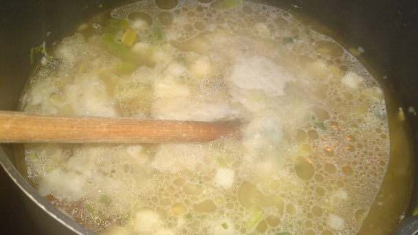 Zasmažená polievka z miešanej mrazenej zeleniny s krupicovými haluškami (fotorecept) - obrázok 7