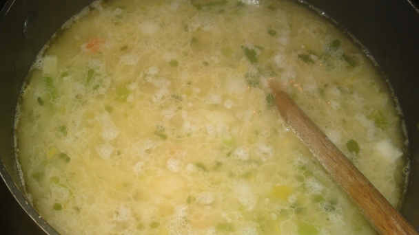 Zasmažená polievka z miešanej mrazenej zeleniny s krupicovými haluškami (fotorecept) - obrázok 10