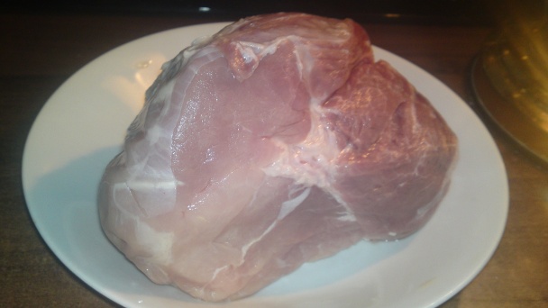 Korenená roláda z bravčového orecha s medovo-horčicovou glazúrou (fotorecept) - obrázok 1