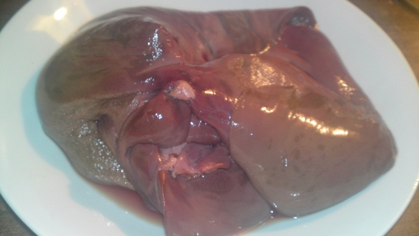 Bravčová pečeň na prírodno s prílohou zo skaramelizovaného jablka a cibule (fotorecept) - obrázok 1