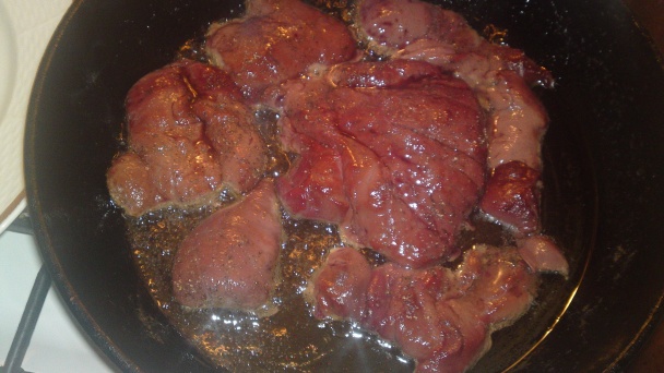 Bravčová pečeň na prírodno s prílohou zo skaramelizovaného jablka a cibule (fotorecept) - obrázok 3