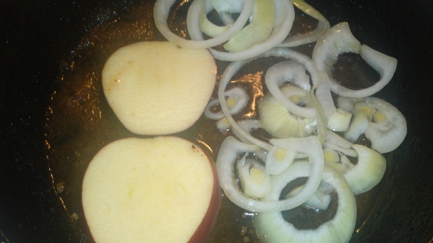 Bravčová pečeň na prírodno s prílohou zo skaramelizovaného jablka a cibule (fotorecept) - obrázok 6