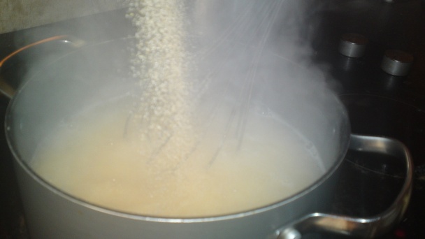 Sedmohradské kukuričné guľky plnené bryndzou s kyslou smotanou a s údenou slaninkou (fotorecept) - obrázok 3