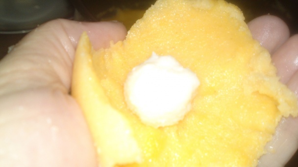 Sedmohradské kukuričné guľky plnené bryndzou s kyslou smotanou a s údenou slaninkou (fotorecept) - obrázok 6