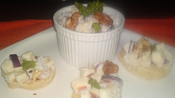 Syrovo-jablkový šalát s červenou cibuľou, orechmi a jogurtom (fotorecept) - obrázok 9