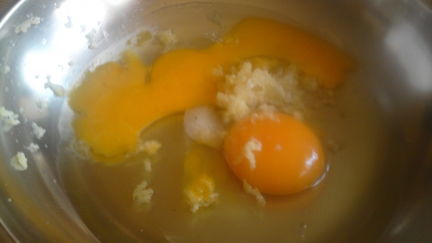 Vyprážané kuracie rezne v cesnakovom cestíčku (fotorecept) - obrázok 3