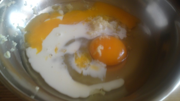 Vyprážané kuracie rezne v cesnakovom cestíčku (fotorecept) - obrázok 4