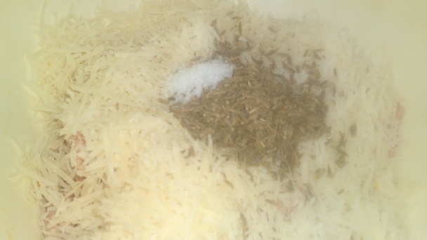 Jarná zeleninová polievka s knedličkami z jahňacieho mäsa so syrom (fotorecept) - obrázok 4