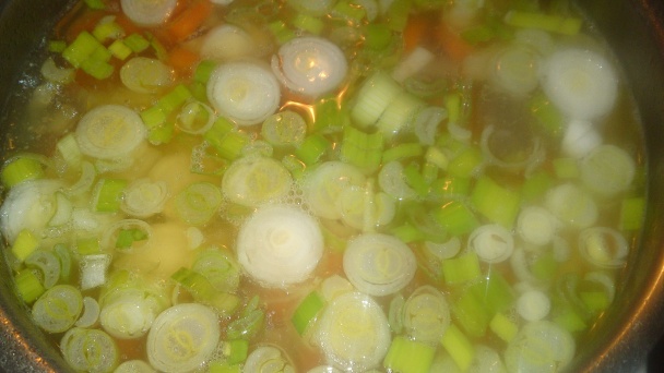 Jarná zeleninová polievka s knedličkami z jahňacieho mäsa so syrom (fotorecept) - obrázok 16