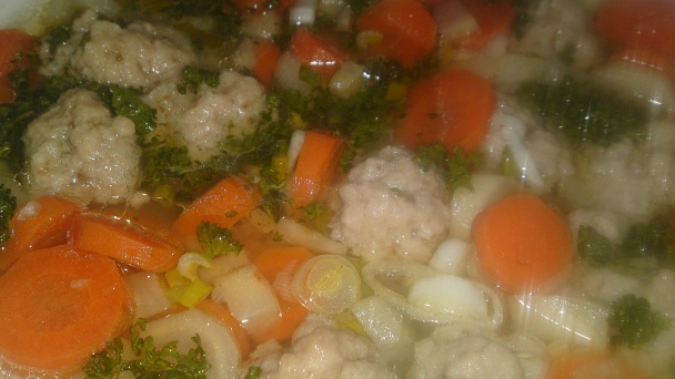 Jarná zeleninová polievka s knedličkami z jahňacieho mäsa so syrom (fotorecept) - obrázok 17