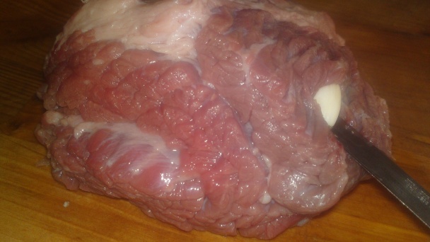 Pečené teľacie pliecko s bielou hlávkovou kapustou na karameli s jablkom (fotorecept) - obrázok 2