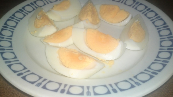 Šalát z baby špenátu, vajec, bakoňskej slaniny, cherry paradajok a červenej cibule (fotorecept) - obrázok 2