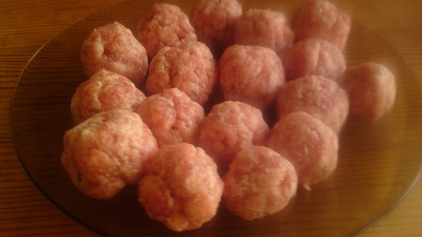 Polievka z cukrového hrášku s mäsovými knedličkami s feniklom a pecorinom (fotorecept) - obrázok 7