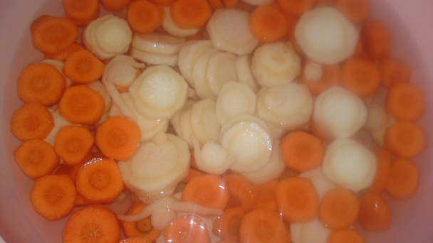 Polievka z cukrového hrášku s mäsovými knedličkami s feniklom a pecorinom (fotorecept) - obrázok 8