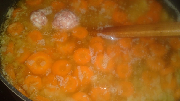 Polievka z cukrového hrášku s mäsovými knedličkami s feniklom a pecorinom (fotorecept) - obrázok 14