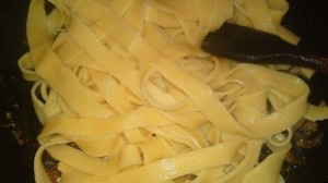 Tagliatelle so smrčkami, špenátom, cherry paradajkami a parmezánom (fotorecept) - obrázok 19