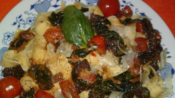 Tagliatelle so smrčkami, špenátom, cherry paradajkami a parmezánom (fotorecept) - obrázok 21