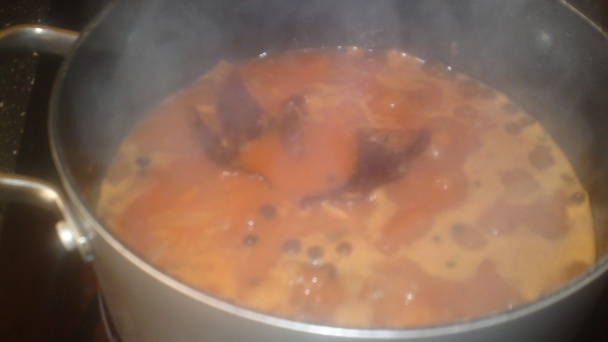 Hovädzie ragú na hríboch smrekových, červenom víne a šípkovom lekvári (fotorecept) - obrázok 17