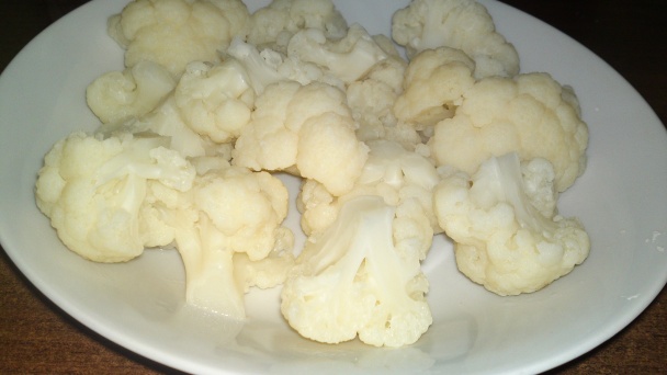 Biela krémová karfiolová polievka s opečeným karfiolom a šafranom (fotorecept) - obrázok 3