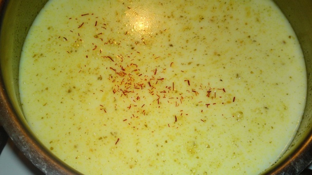 Biela krémová karfiolová polievka s opečeným karfiolom a šafranom (fotorecept) - obrázok 6