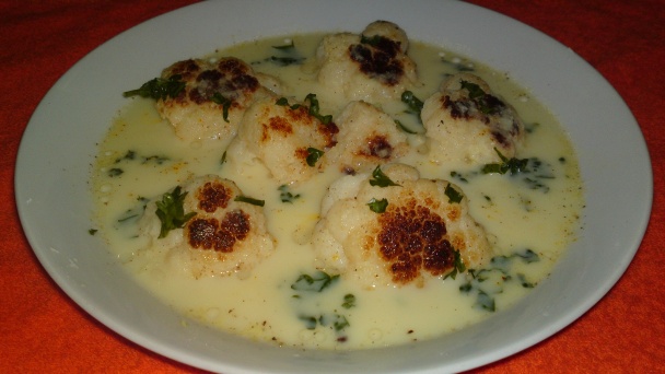 Biela krémová karfiolová polievka s opečeným karfiolom a šafranom (fotorecept) - obrázok 12