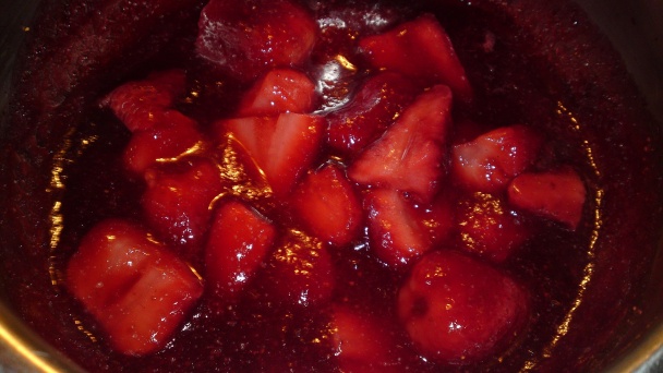 Torta z bielej čokolády s jahodovou omáčkou (fotorecept) - obrázok 15