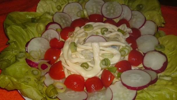 Miešaný šalát z jarnej zeleniny so syrovými korbáčikmi (fotorecept) - obrázok 9