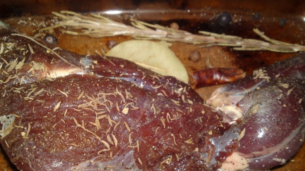 Zajac pečený na víne, na bylinkách a korení (fotorecept) - obrázok 7