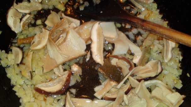 Posúch s dubákmi, cherry paradajkami, parmezánom a so smotanou (fotorecept) - obrázok 7