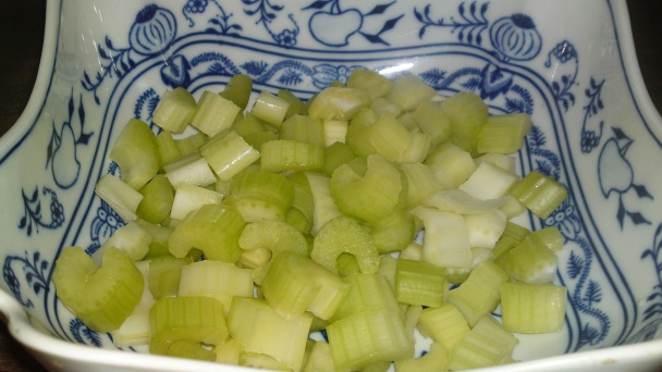 Jarný chrumkavý šalát zo stopkového zeleru, jablka a orechov (fotorecept) - obrázok 4