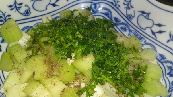 Jarný chrumkavý šalát zo stopkového zeleru, jablka a orechov (fotorecept) - obrázok 10