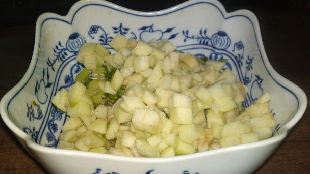 Jarný chrumkavý šalát zo stopkového zeleru, jablka a orechov (fotorecept) - obrázok 13