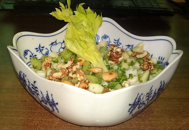 Jarný chrumkavý šalát zo stopkového zeleru, jablka a orechov (fotorecept) - obrázok 15