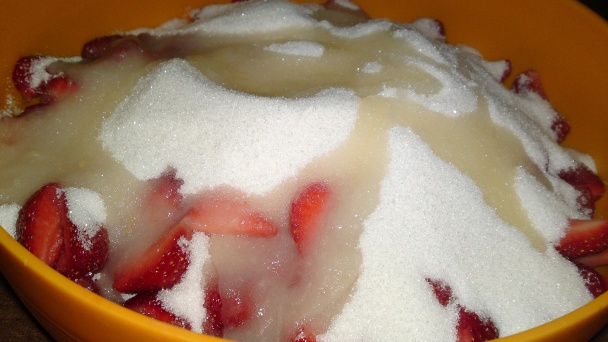 Sirupovitý jahodový džem s kúskami jahôd (fotorecept) - obrázok 5