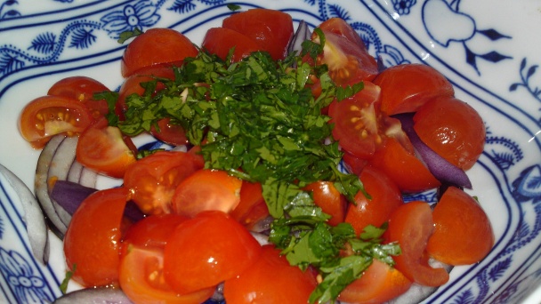 Osviežujúci paradajkový šalát s fetou (fororecept) - obrázok 3