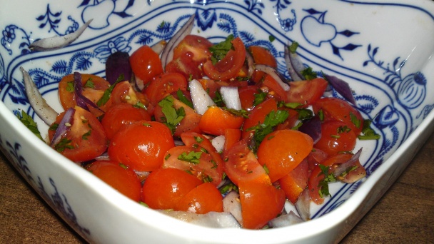 Osviežujúci paradajkový šalát s fetou (fororecept) - obrázok 6