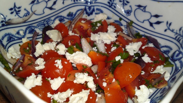 Osviežujúci paradajkový šalát s fetou (fororecept) - obrázok 8