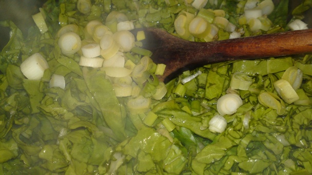 Taštičky z chlebového cesta so smotanou plnené mangoldom a fetou (fotorecept) - obrázok 6