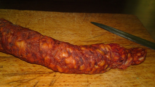 Posúch so smotanou, údenou klobásou, slaninkou, červenou cibuľou a cesnakom (fotorecept) - obrázok 6