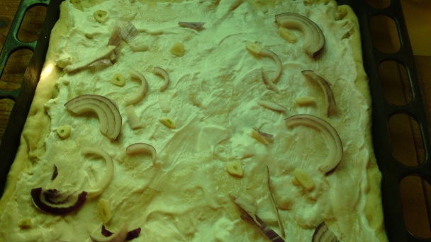 Posúch so smotanou, údenou klobásou, slaninkou, červenou cibuľou a cesnakom (fotorecept) - obrázok 10