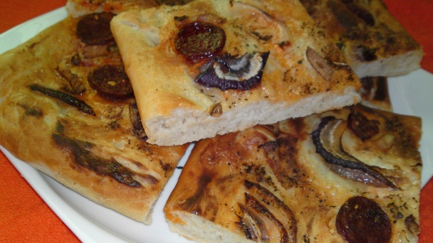 Posúch so smotanou, údenou klobásou, slaninkou, červenou cibuľou a cesnakom (fotorecept) - obrázok 14