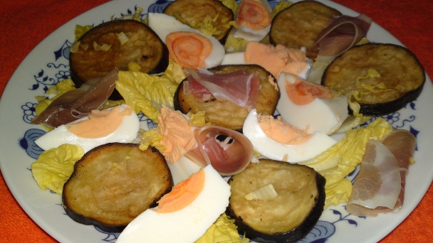Šalát z pečeného baklažánu a prosciutto crudo (fotorecept) - obrázok 10