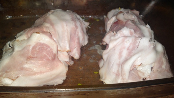 Pečené kura špikované cesnakom na masle s anglickou slaninou (fotorecept) - obrázok 5