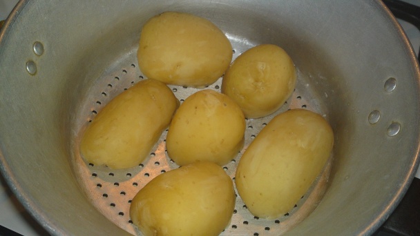 Pečené kura špikované cesnakom na masle s anglickou slaninou (fotorecept) - obrázok 8