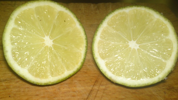 Osviežujúci nápoj z limety a mäty piepornej (fotorecept) - obrázok 3