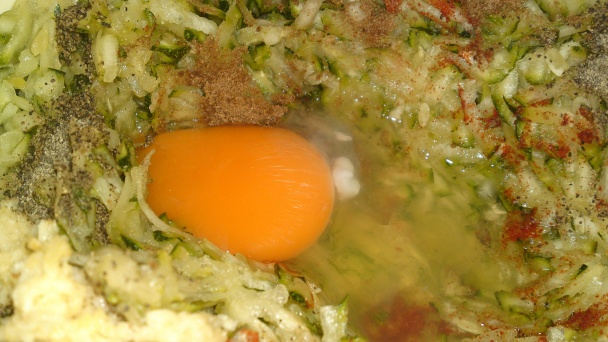 Chrumkavé fašírky z cukety so sezamom a syrom Ementál (fotorecept) - obrázok 8