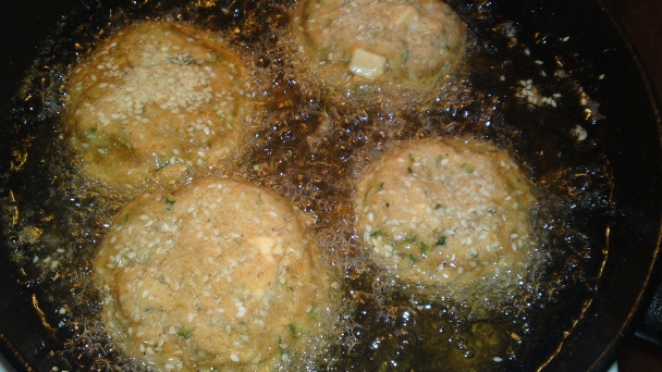 Chrumkavé fašírky z cukety so sezamom a syrom Ementál (fotorecept) - obrázok 16