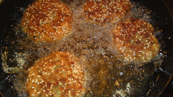 Chrumkavé fašírky z cukety so sezamom a syrom Ementál (fotorecept) - obrázok 17