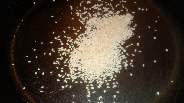 Chrumkavý uhorkový šalát s opraženým sezamom (fotorecept) - obrázok 3