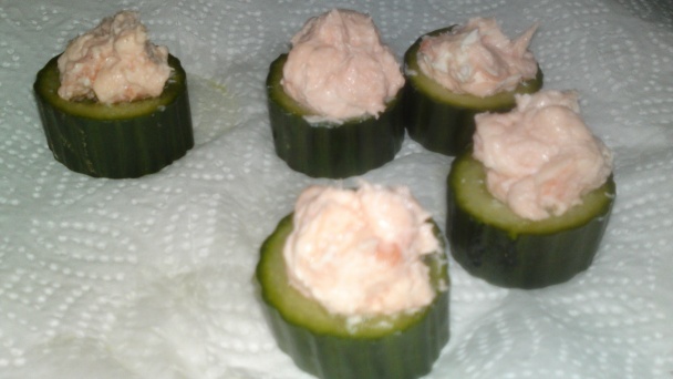 Predjedlo z uhorky a lososového krému (fotorecept) - obrázok 12